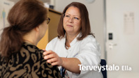 Nainen on lääkärin vastaanotolla ?? ''
