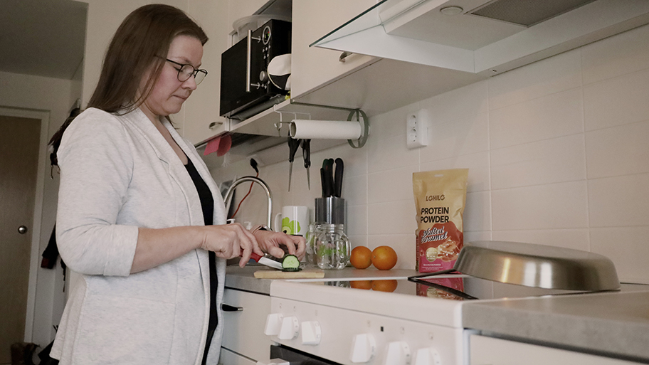 Johanna Markola opetteli leikkauksen myötä syömisen uudelleen.