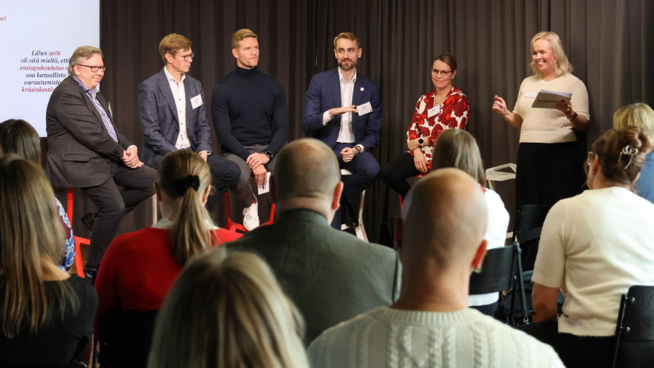 Jukka Pitkänen SPR Ensiavun järjestämässä paneelikeskustelussa