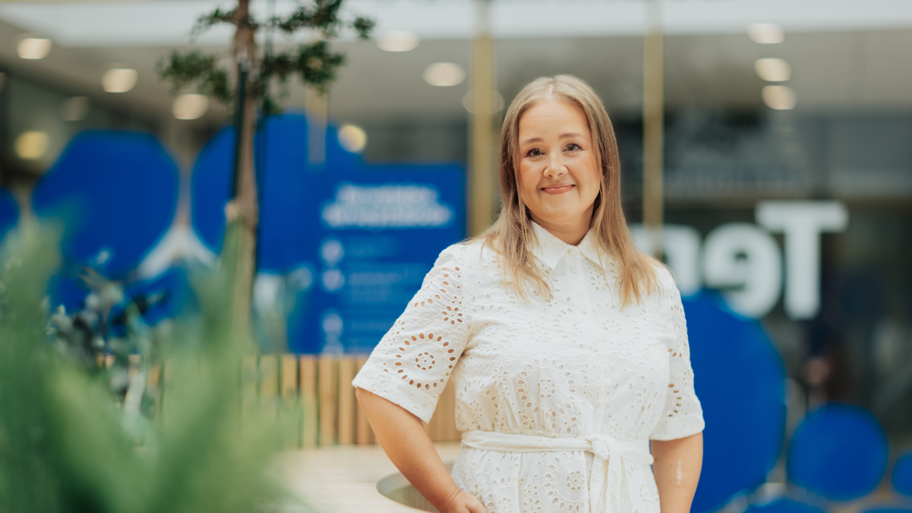 Kuvassa vastaava työterveyspsykologi Tiina Tuominen.