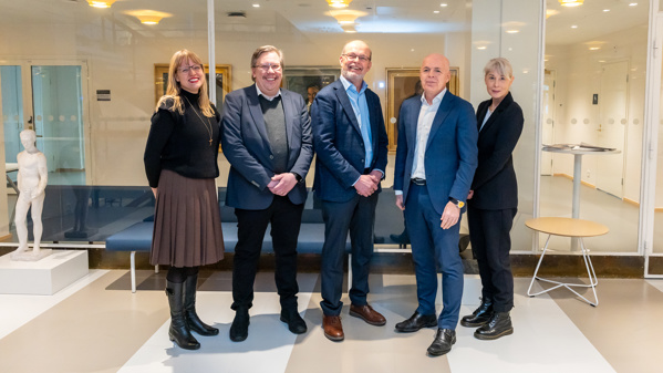 Kuvassa vasemmalta oikealle kehittämisasiantuntija Laura Kopu, Turun yliopisto; Jukka Pitkänen, Terveystalo; Pekka Hänninen, Turun yliopisto; Petri Bono, Terveystalo, yhteiskuntasuhdejohtaja Leena Wahlfors Turun yliopisto