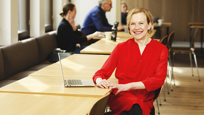 Kuvassa organisaatiopsykologi Eveliina Holmgren.
