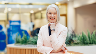 Työyhteisö keskustelee tietokoneen äärellä. ?? ''