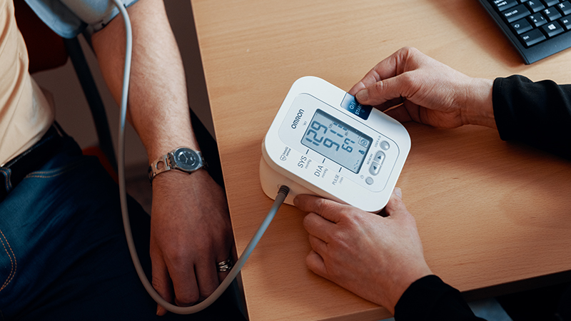 Verenpainetaudin seuranta ja verenpaineen mittaus